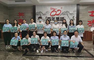 百年集團|喜迎雙節(jié)送福利，公司關懷暖人心